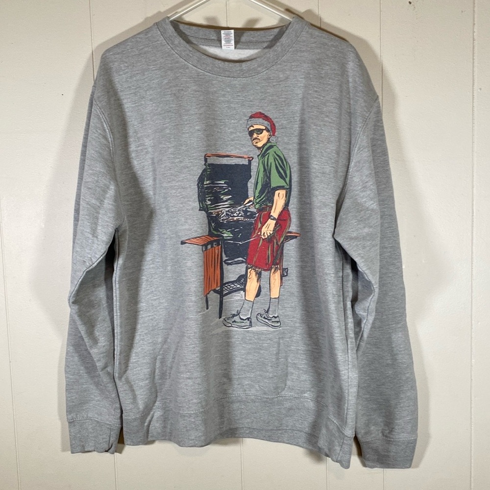 Gray Graphic Crewneck Sweatshirt with Outdoor Illustration